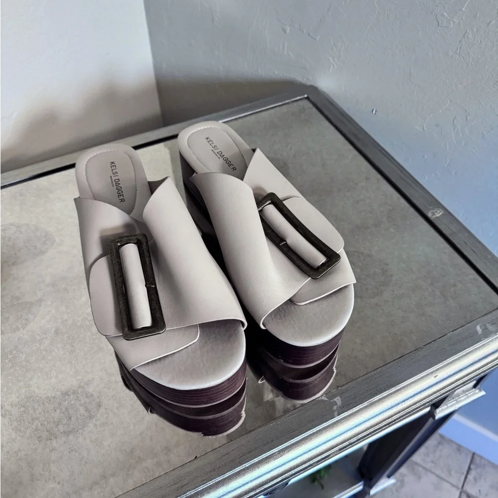 Kelsi Dagger platform Tam/brown sandals